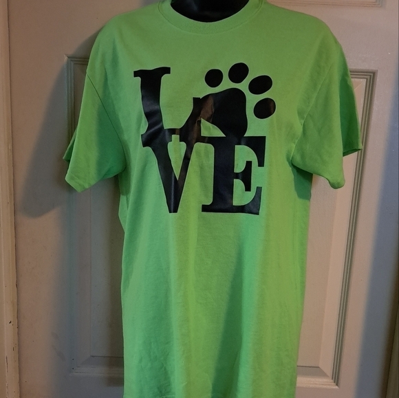 Gildan graphic T-Shirt size medium 5/$25 - Picture 1 of 4
